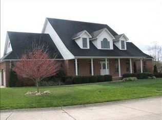 2006 Branchside Rd, Hurricane, WV 25526