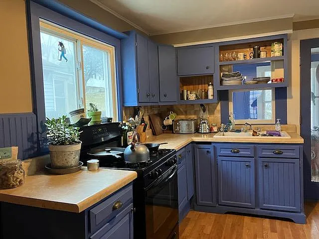 3 bed, 900 sqft, $1,900 — Photo 3
