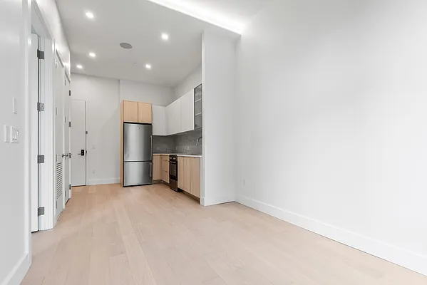 Rented by Nooklyn NYC LLC | media 9