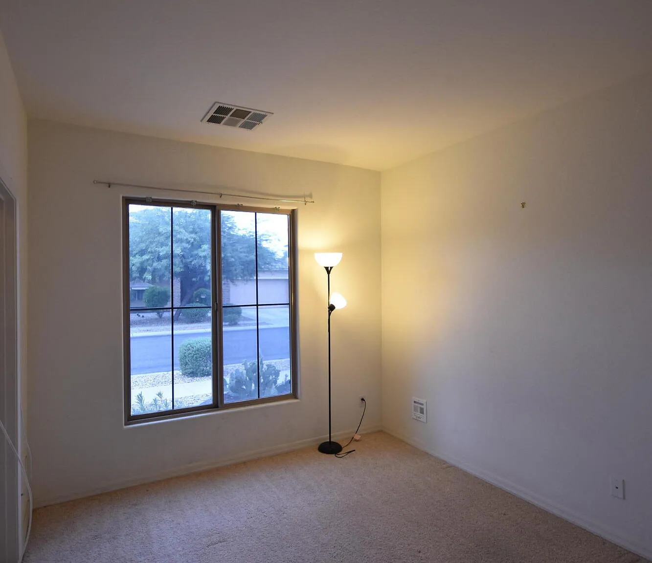 3 bed, 3.0 bath, 2002 sqft, $2,098 — Photo 4