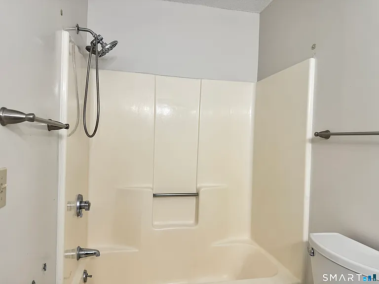 11 Hilltop Dr #11 — Photo 8