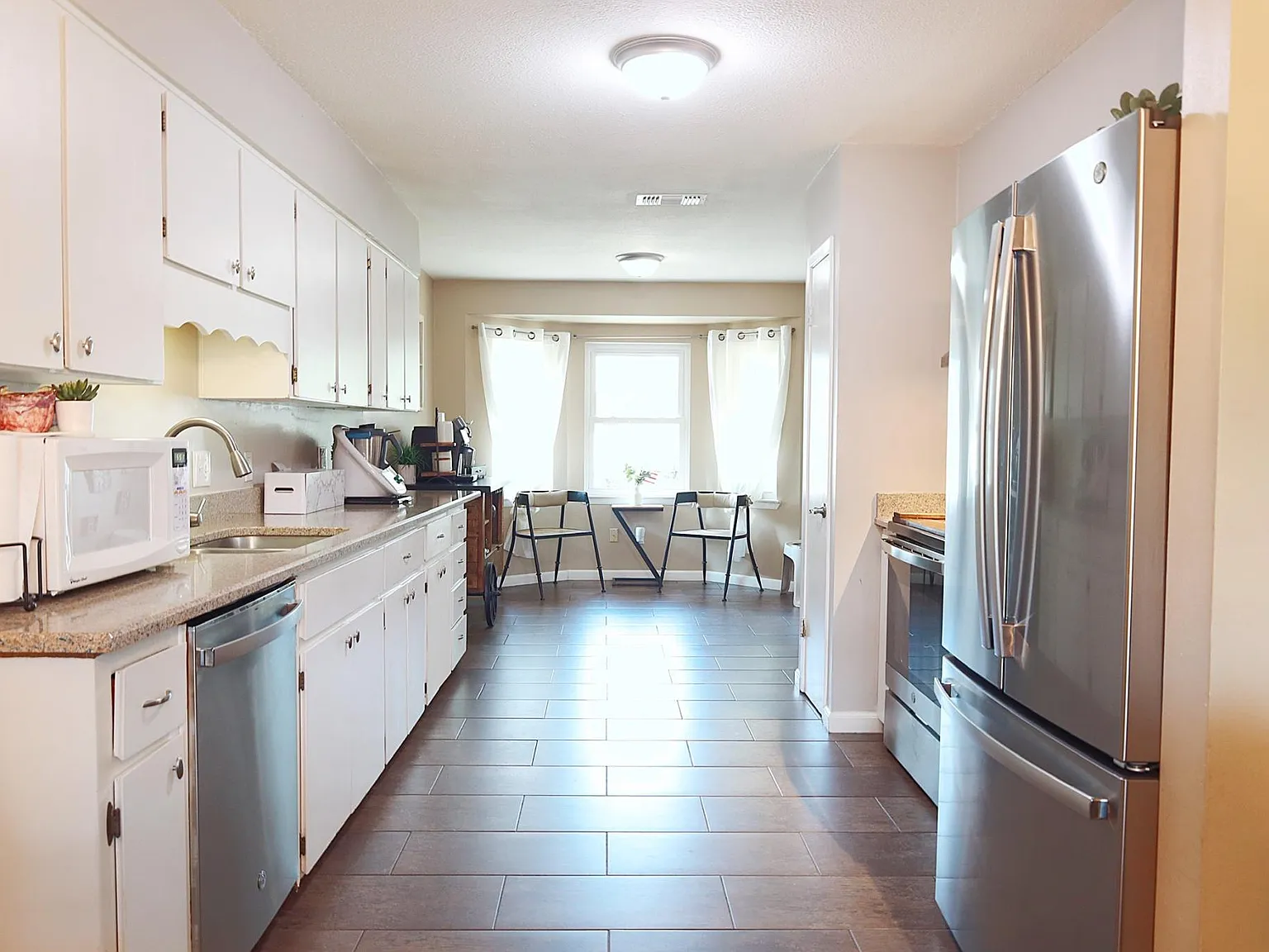 61 Leslie Ct — Photo 3