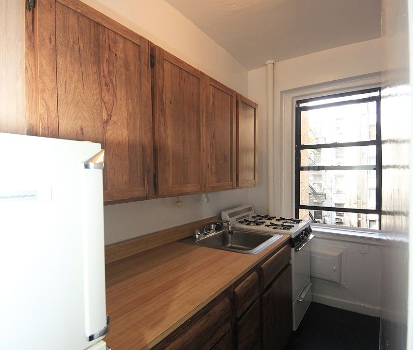 1st image of 205 W 10th St APT 5A