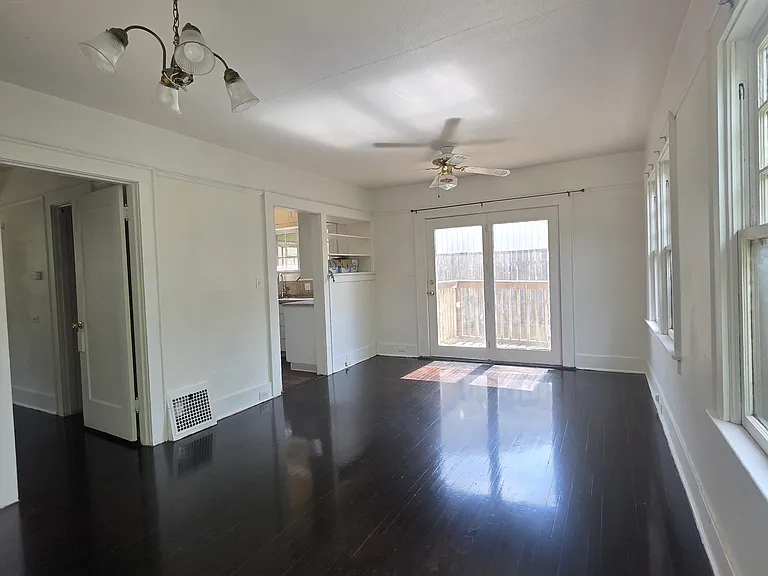 950 Capitol St NE — Photo 8