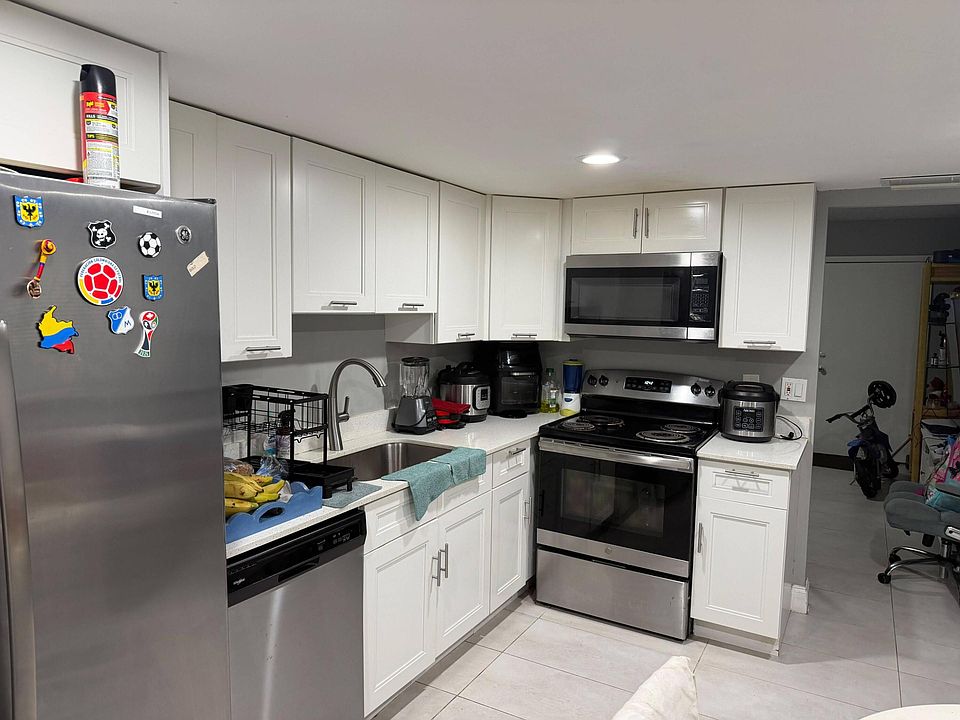 1st image of 206 SW 1ST Street #J-1