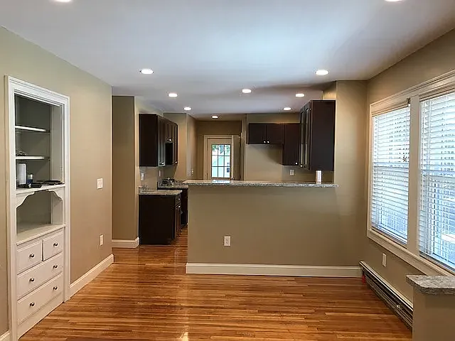 2 bed, 1100 sqft, $2,700 — Photo 3