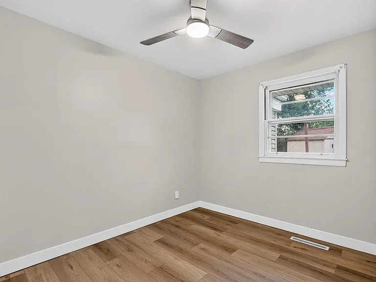 2844 Westlawn St — Photo 23