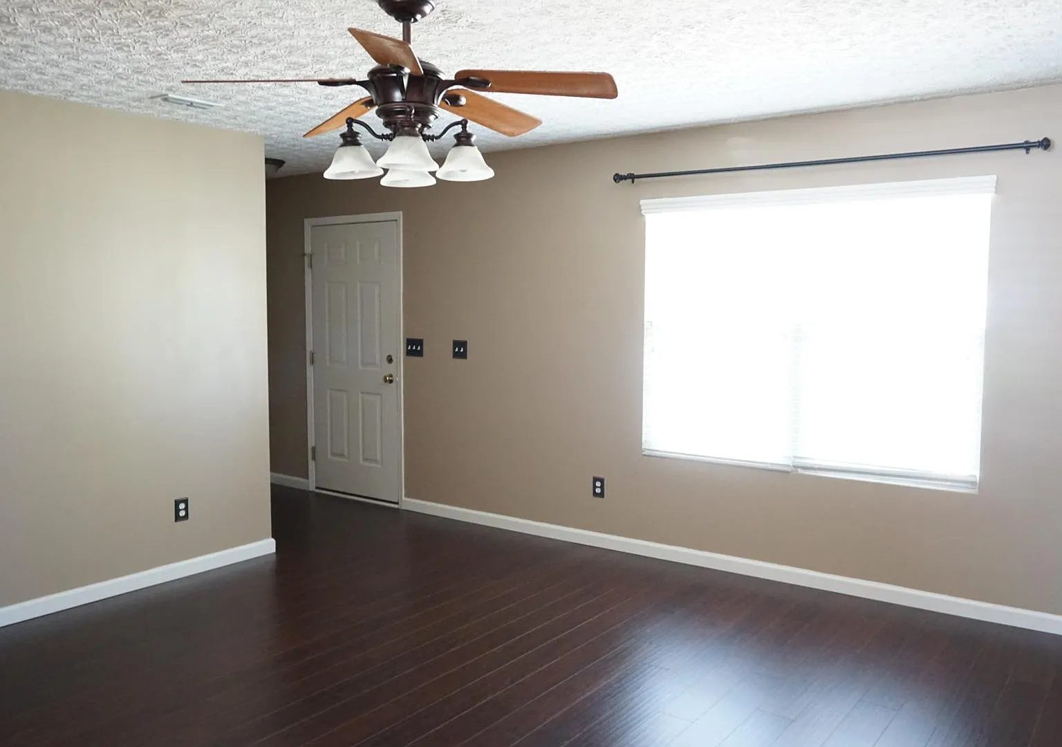 3 bed, 1584 sqft, $2,100 — Photo 3