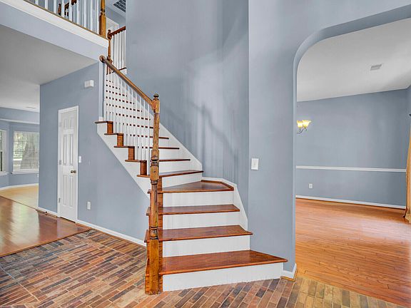 5th image of 8773 Laurel Grove Ln