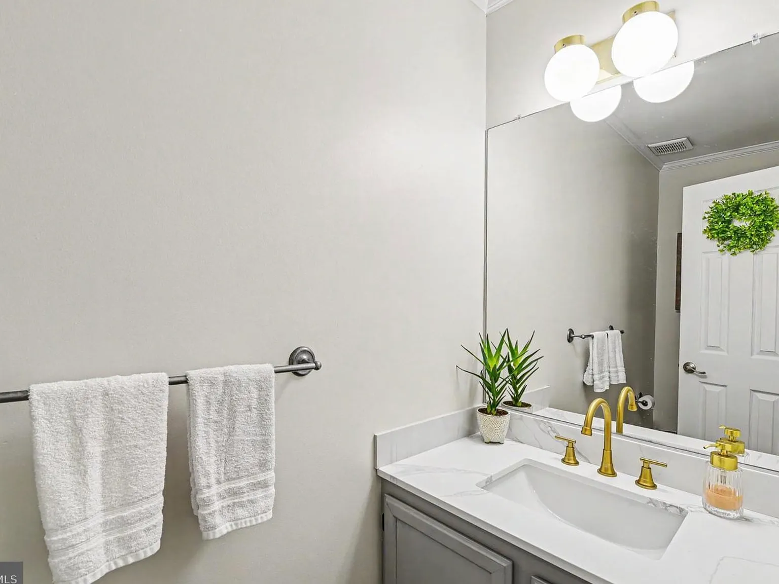3 bed, 1992 sqft, $2,600 — Photo 4