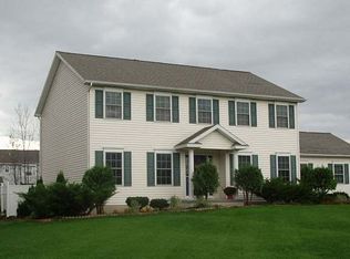 14 Mallard Dr, Clifton Park, NY 12065