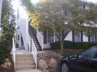 255 Nuthatch Ct, Three Bridges, NJ 08887