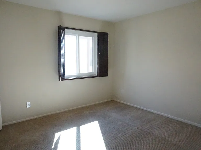 3722 Hughes Ave #19 — Photo 11