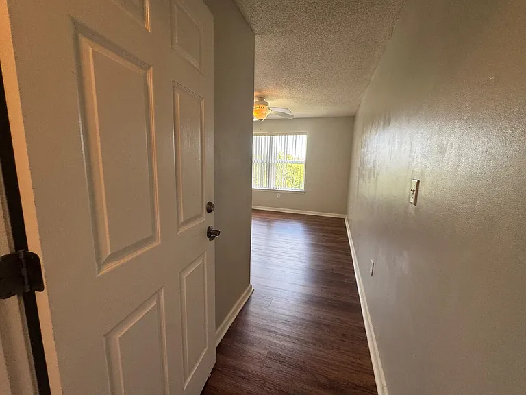 1123 Harts Ridge Dr — Photo 10