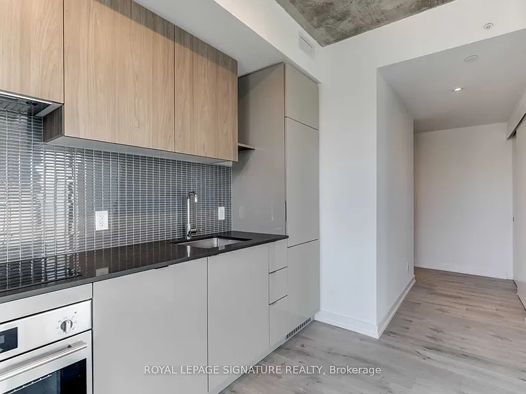 161 Roehampton Ave #903 — Photo 10