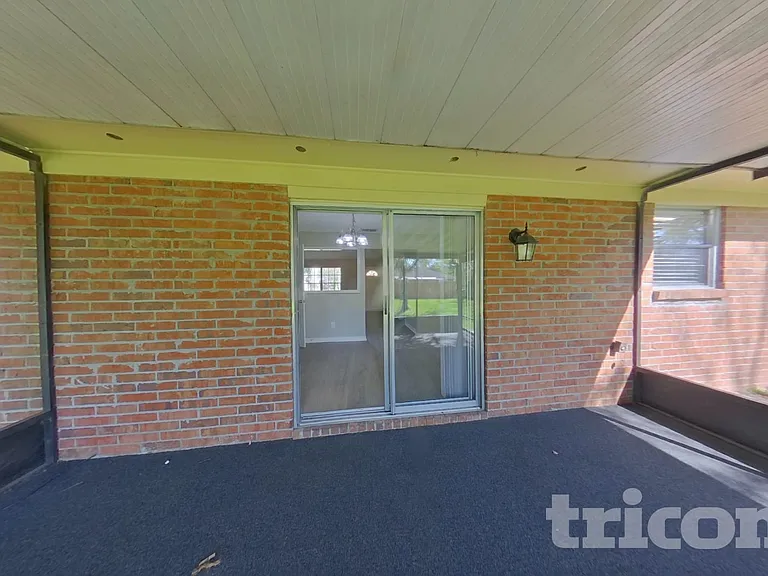 1715 Farm Way — Photo 12