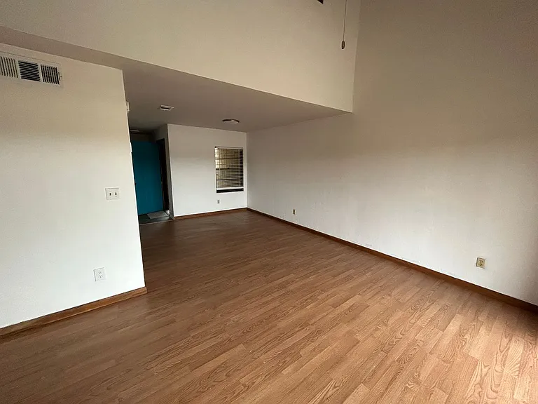 7005 SW 46th Ave — Photo 7