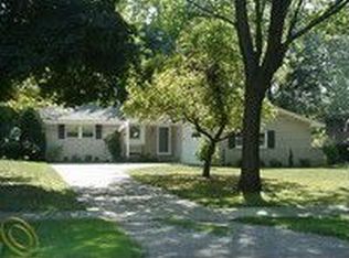 8459 Church Rd, Grosse Ile, MI 48138