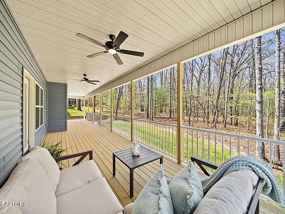 3rd image of 160 Hawes Cir