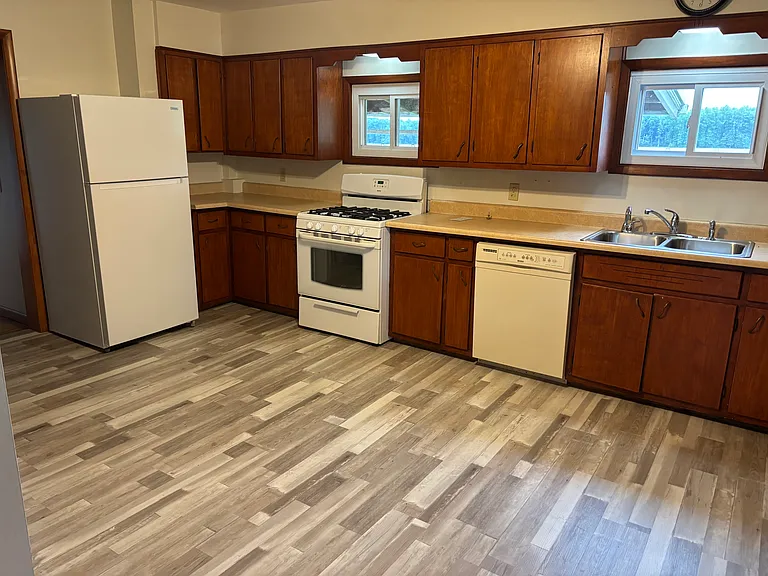 2801 Windsor Rd — Photo 3