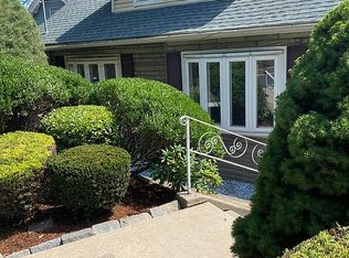 820 Edgewater Ave, Ridgefield, NJ 07657