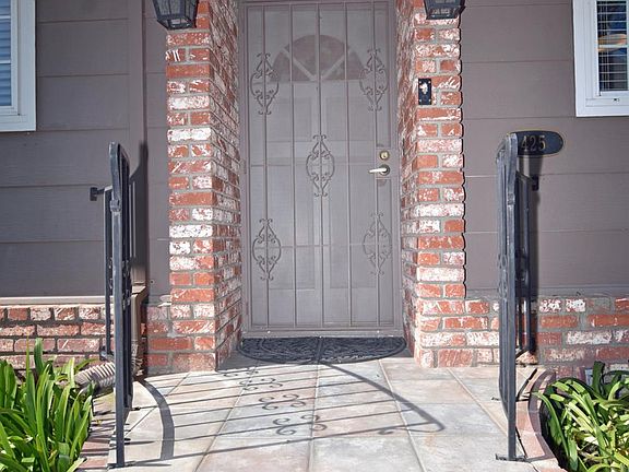 5th image of 425 Corello St