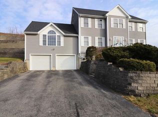 8 Overlook Cir, Haverhill, MA 01835