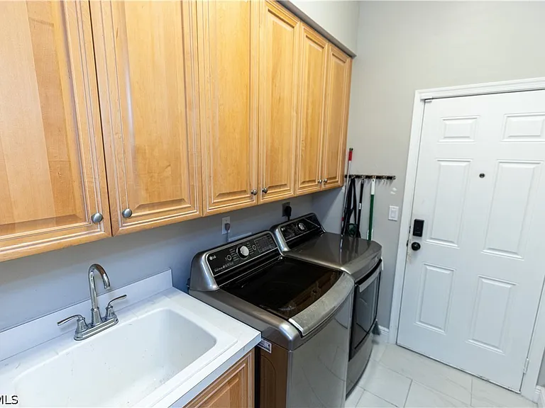 14081 Bently Cir — Photo 22