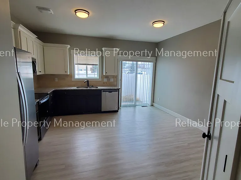 656 Saturn Ave #A — Photo 5