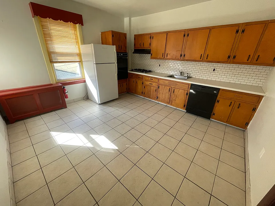 215 E Hector St