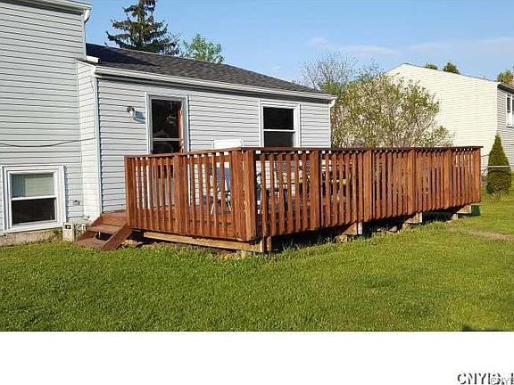 3rd image of 4922 Dahlia Cir