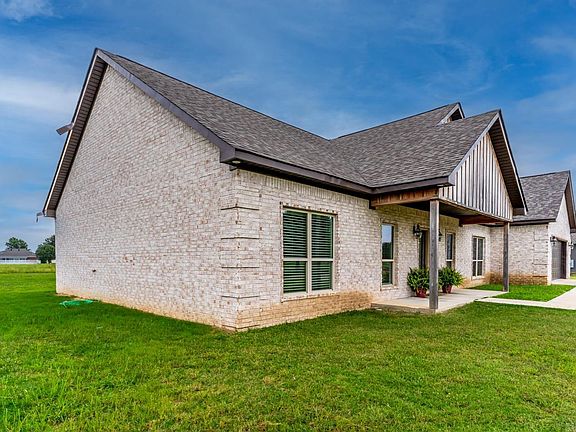 3rd image of 402 Olivia Dr