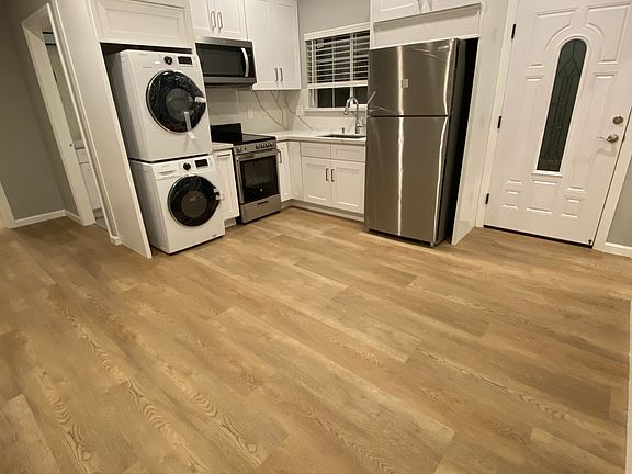 5th image of 2895 Ione Dr #B