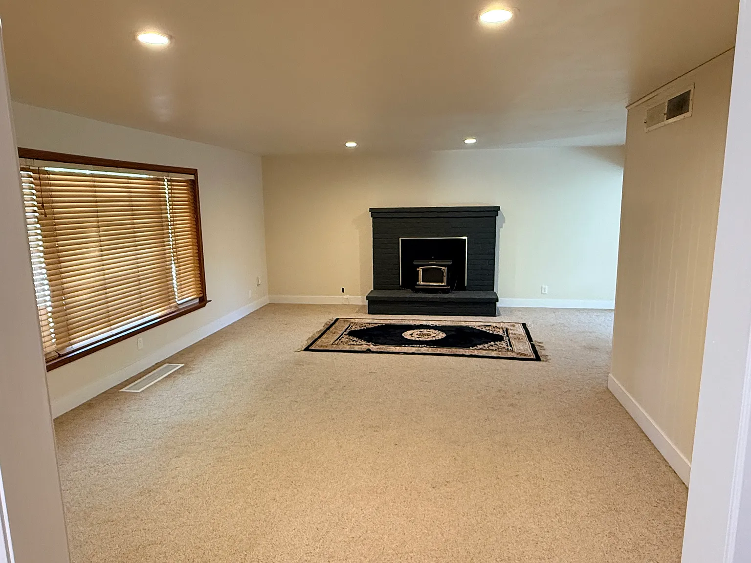 3 bed, 1784 sqft, $2,500 — Photo 2