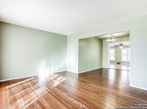 4th image of 111 E Crestline Dr