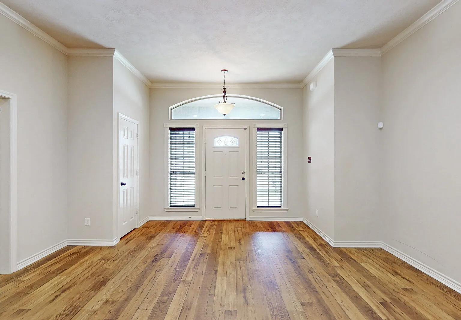 5 bed, 3.0 bath, 2241 sqft, $2,700 — Photo 2