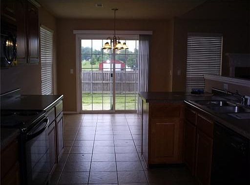 4th image of 3104 S Arkansas St