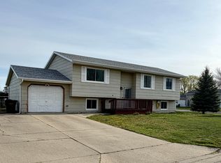 101 Sturgis Loop, Lincoln, ND 58504