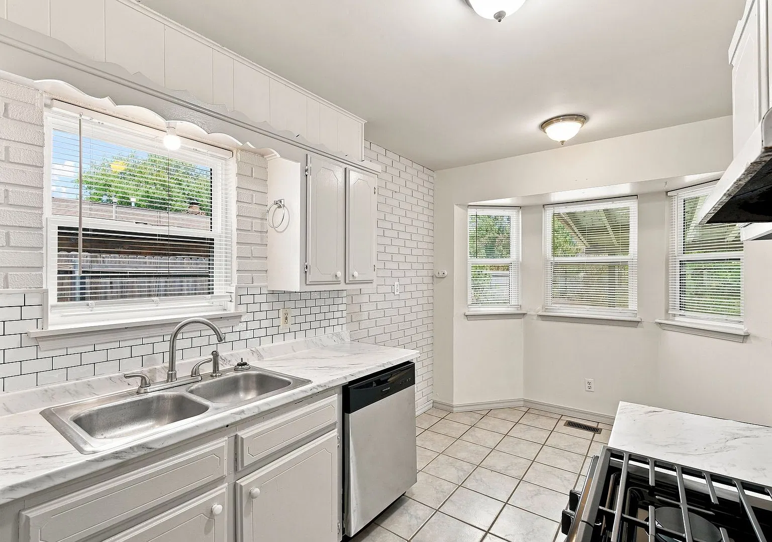 3 Bed | 1.5 Bath in Collinsville! — Photo 2