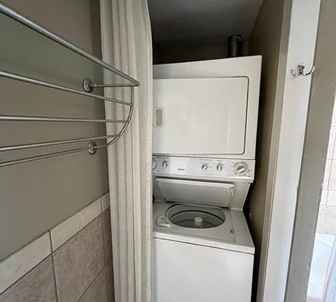 5th image of 400 22nd Ave NE APT 201