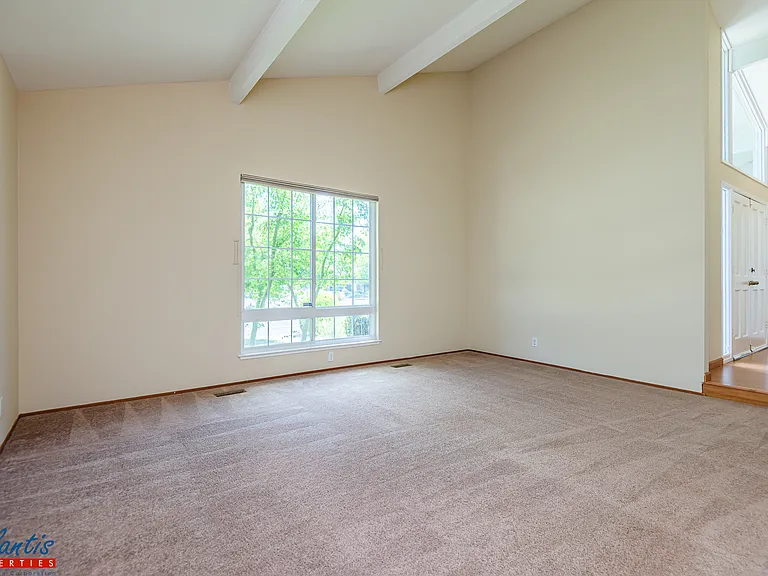6043 Meridian Ave — Photo 2