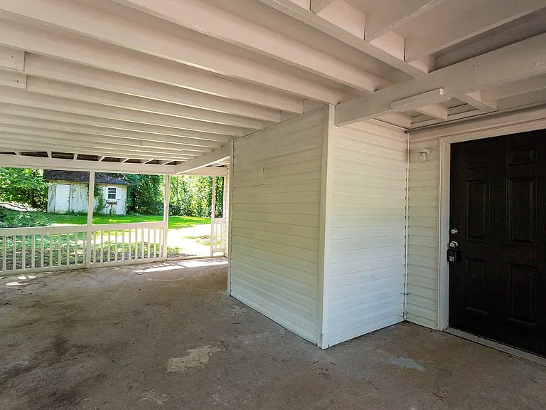 204 McCormick Ave — Photo 2