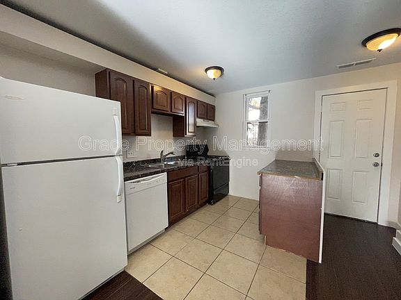 3rd image of 1125 Sir Galahad Dr APT C