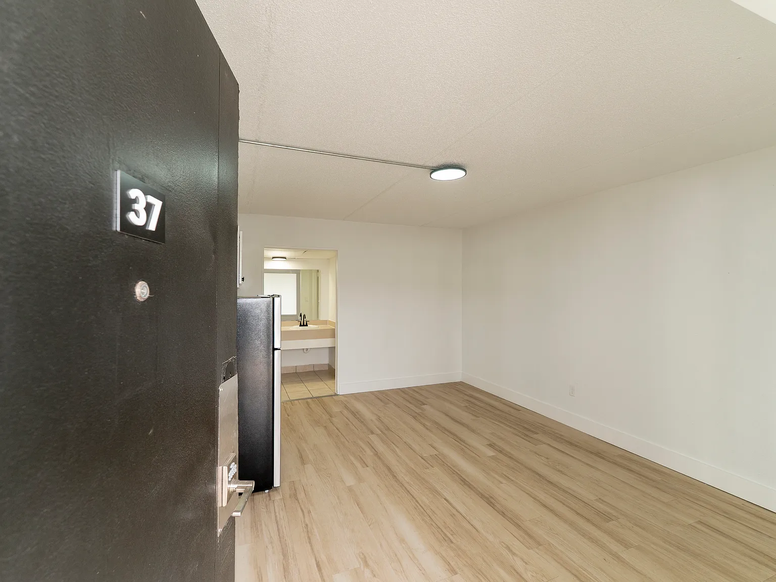 Studio, 300 sqft, $620 — Photo 2