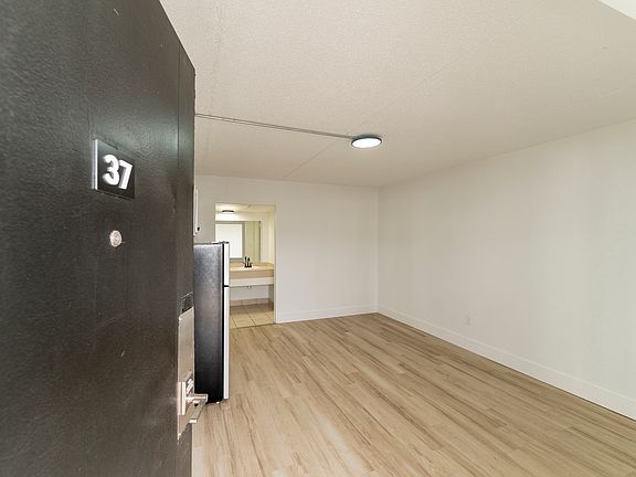 2nd image of 15 W 4th Ave #A