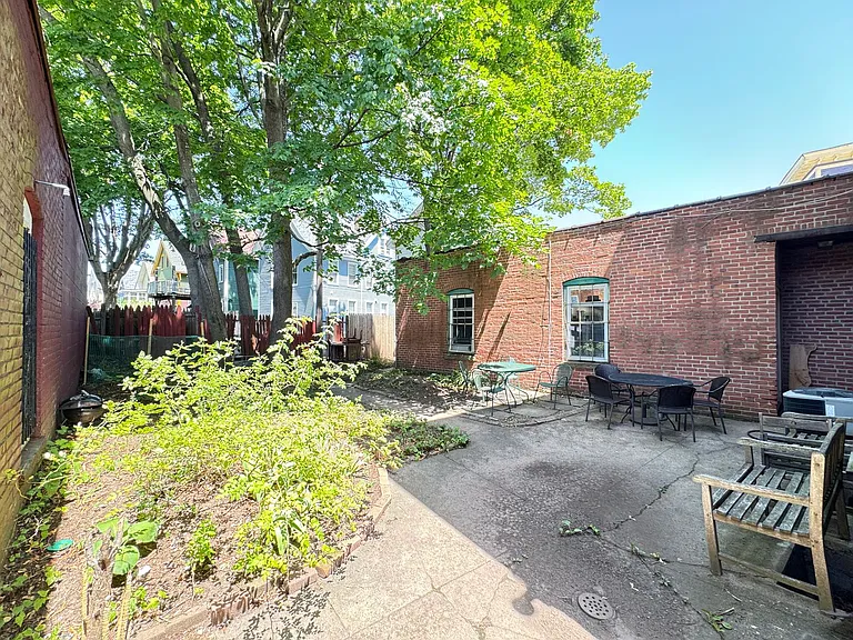 924 State St #7 — Photo 4
