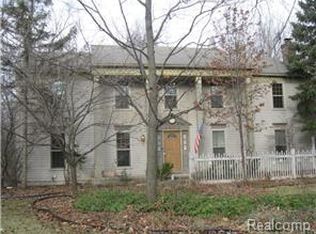 5409 Kingsfield Dr, West Bloomfield, MI 48322