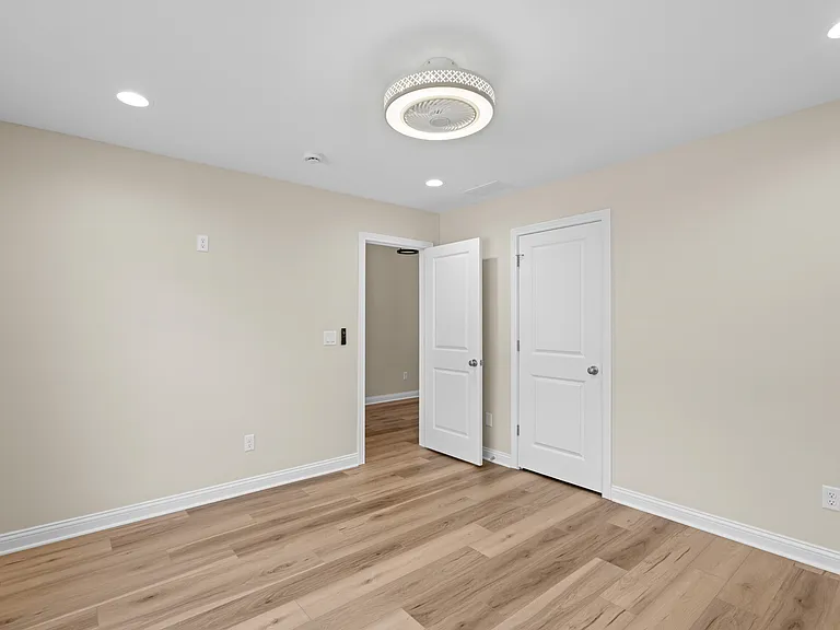 1562 Lincoln Ave — Photo 6