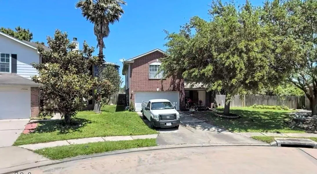 4 bed, 2.5 bath, 2330 sqft, $2,200 — Photo 1