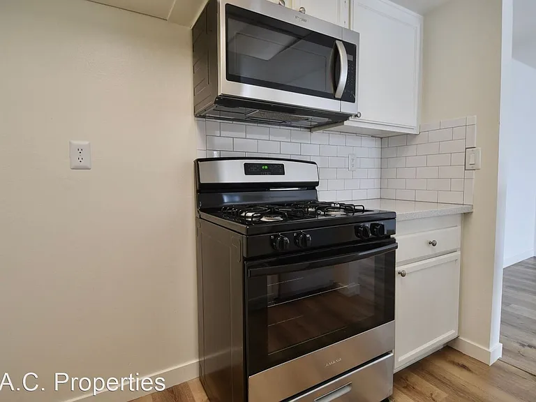 15007 Burbank Blvd — Photo 5
